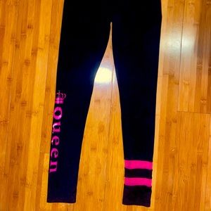 Cute Queen Black Leggings Pink Details